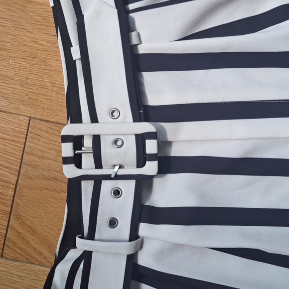 Alice and Olivia Vanda Striped Belted Shorts - Picture 3 of 7